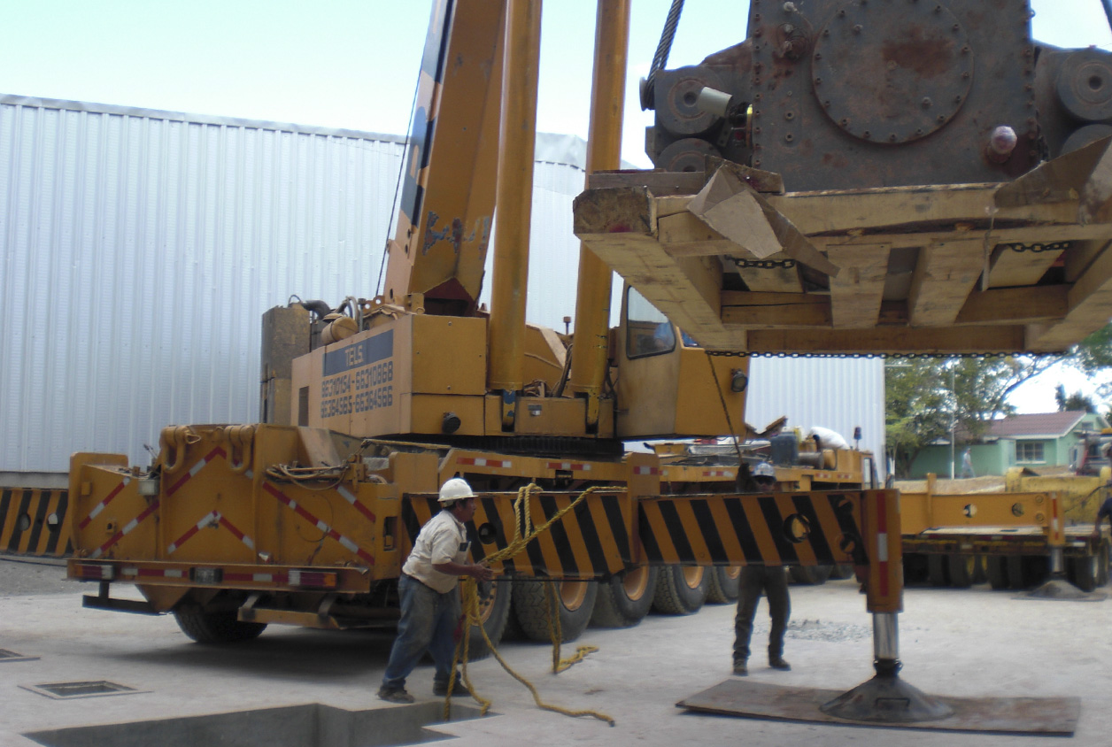 Maquinaria Industrial Grúas y montacargas en obra