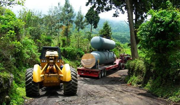 Transporte de maquinaria pesada a través de infraestructuras limitadas.